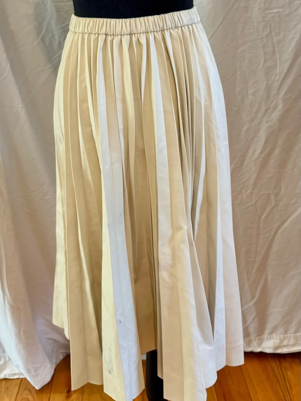 Zara Cream Pleated Pleather Midi Skirt with Structured Waistband - Picture 4 of 6